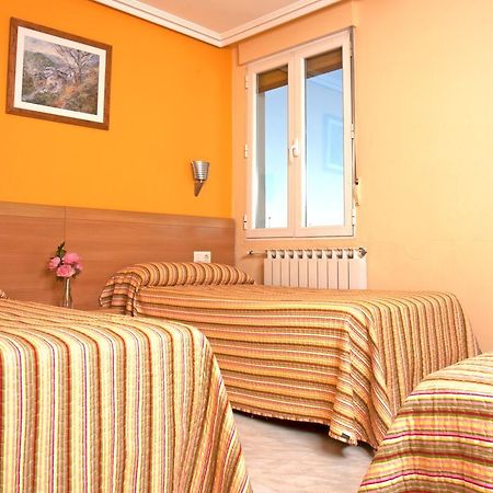 Hostal Europa Pension Irun Bagian luar foto