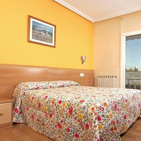 Hostal Europa Pension Irun Bagian luar foto