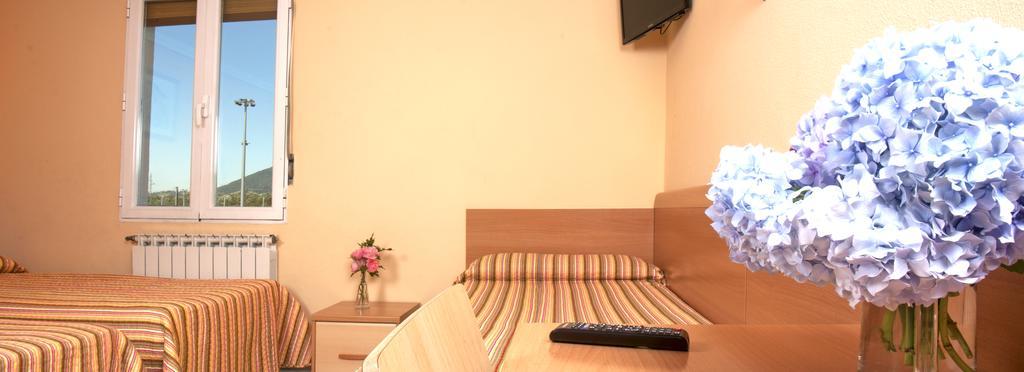 Hostal Europa Pension Irun Bagian luar foto