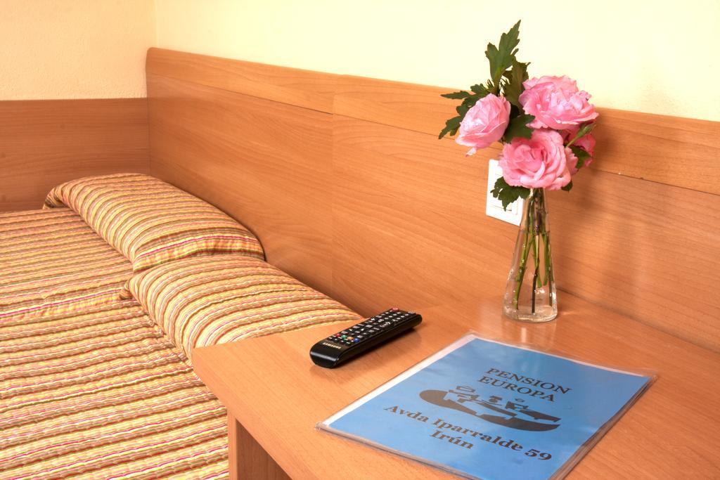 Hostal Europa Pension Irun Bagian luar foto