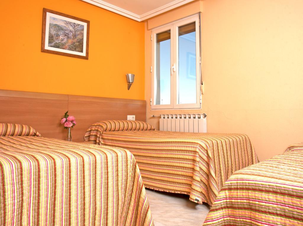Hostal Europa Pension Irun Bagian luar foto