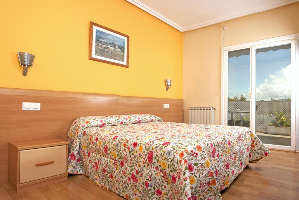 Hostal Europa Pension Irun Bagian luar foto